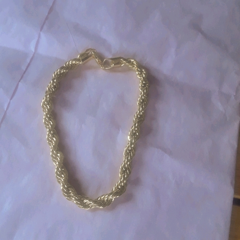 NWT🌻Buy 1 Get 1 Free🌻Goldtone Bracelet🌻
